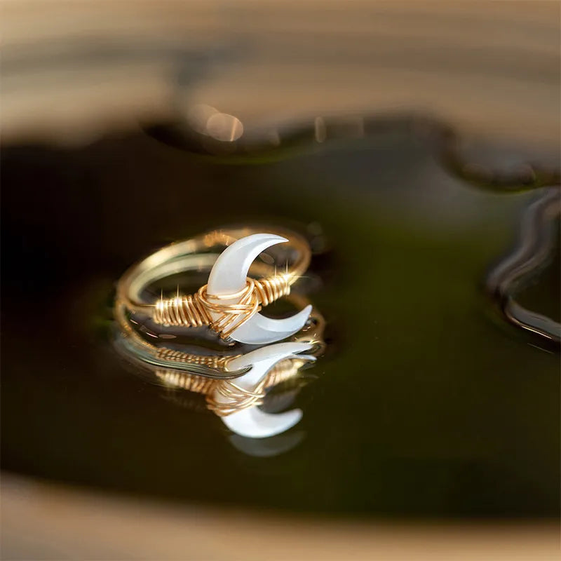 BOHO Exquisite Crescent Moon Ring
