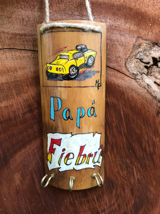 Artesanía -  Papá fiebrú - carro amarillo